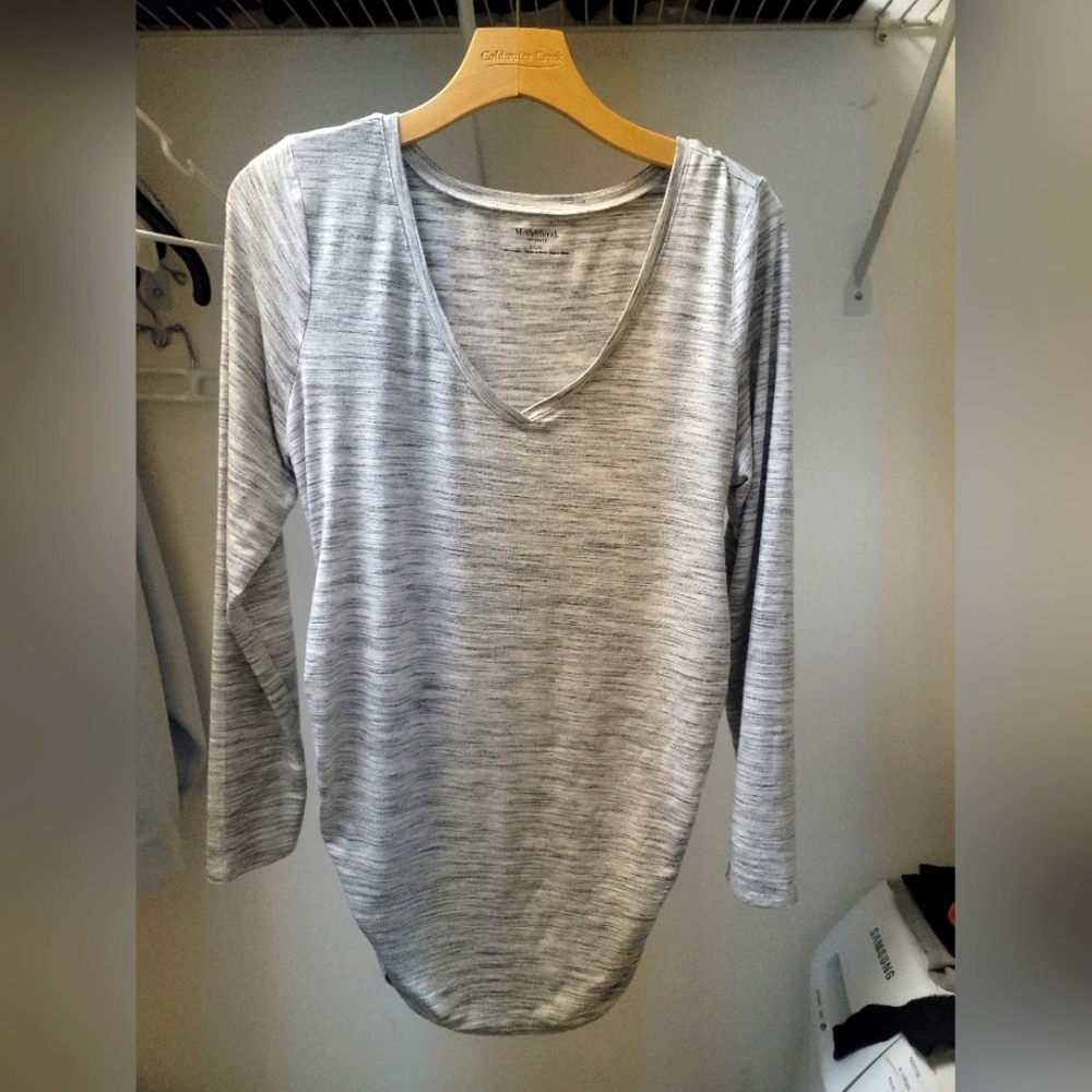 Motherhood long sleeved shirt with side ruching